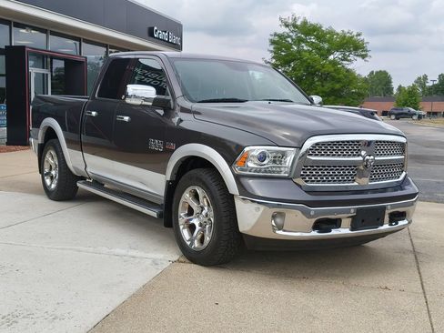 Used 2016 RAM 1500 Laramie w/ Convenience Group AWD/4WD image 3
