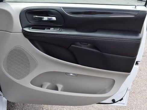 Used 2019 Dodge Grand Caravan SXT FWD image 41