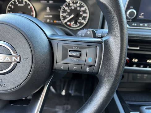 Used 2024 Nissan Rogue SV AWD/4WD image 27