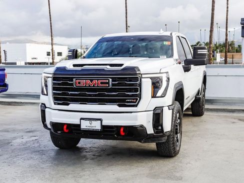 Used 2025 GMC Sierra 2500 AT4 AWD/4WD image 4