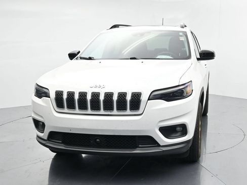 Used 2022 Jeep Cherokee Latitude Lux w/ Sun & Sound Group AWD/4WD image 3