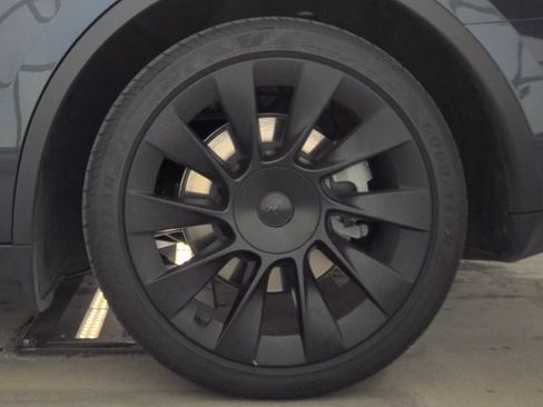 Used 2025 Tesla Model Y Long Range AWD/4WD image 13