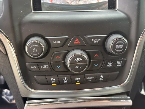 Used 2018 Jeep Grand Cherokee Laredo AWD/4WD image 36