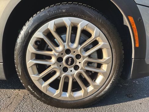 Used 2025 MINI Cooper 2-Door Hardtop image 2