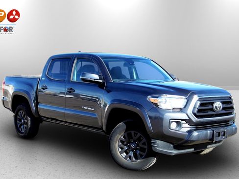 Used 2020 Toyota Tacoma SR5 w/ Technology Package image 4