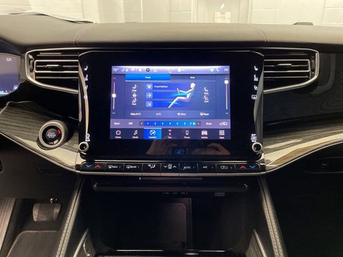 Used 2022 Jeep Wagoneer Series III image 15