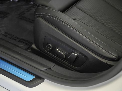 Used 2026 BMW 330i xDrive Sedan w/ Premium Package AWD/4WD image 22