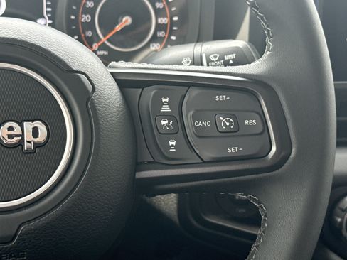 Used 2025 Jeep Gladiator Mojave AWD/4WD image 25