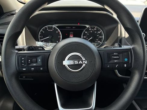 Used 2024 Nissan Rogue SV FWD image 22