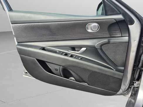 Certified 2025 Hyundai Elantra SE FWD image 20