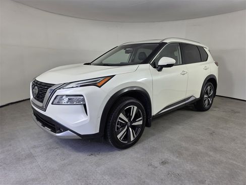 Used 2021 Nissan Rogue Platinum image 8