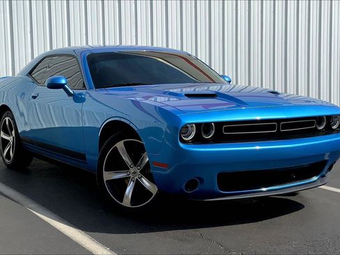 Used 2019 Dodge Challenger SXT image 28