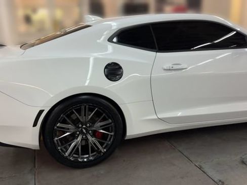 Used 2017 Chevrolet Camaro SS RWD image 9