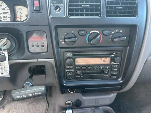 Used 2001 Toyota Tacoma 2WD Xtracab image 12