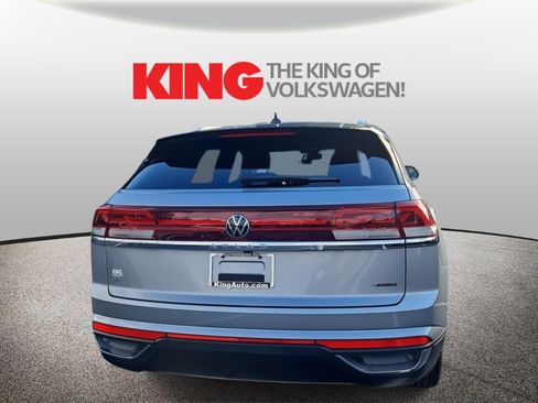 Certified 2024 Volkswagen Atlas Cross Sport SE image 4