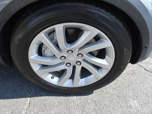 Used 2019 Land Rover Discovery HSE image 37