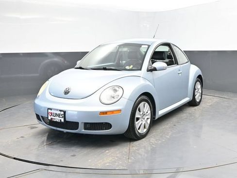 Used 2009 Volkswagen Beetle Coupe FWD image 6