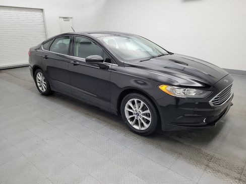 Used 2017 Ford Fusion SE w/ Fusion SE Technology Package image 11