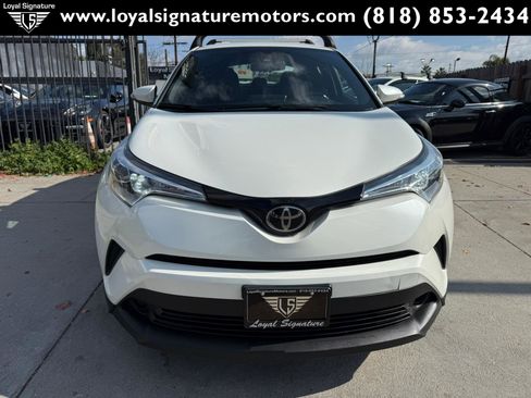 Used 2018 Toyota C-HR XLE image 2