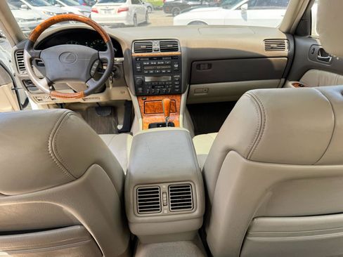 Used 2000 Lexus LS 400 w/ Platinum Series RWD image 23