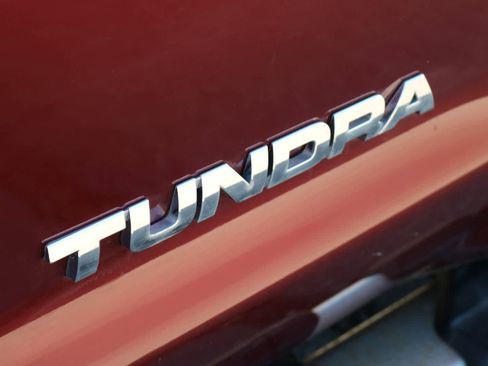 Used 2010 Toyota Tundra 4x4 CrewMax image 7