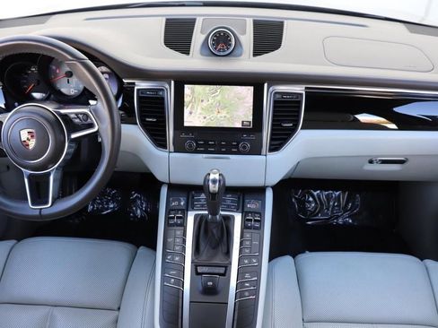 Used 2017 Porsche Macan S image 46
