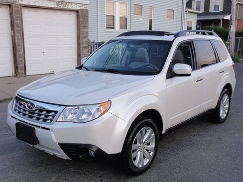 Used 2013 Subaru Forester 2.5X Premium w/ All-Weather Plus Pkg AWD/4WD image 1