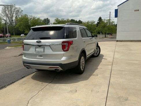 Used 2017 Ford Explorer XLT w/ Equipment Group 201A FWD image 10
