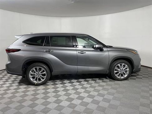 New 2026 Toyota Highlander Limited AWD/4WD image 8