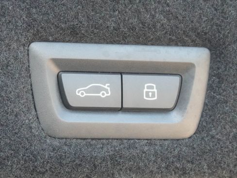 Certified 2023 BMW 760i xDrive AWD/4WD image 36