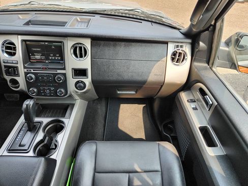 Used 2015 Ford Expedition XLT w/ Equipment Group 202A RWD image 21