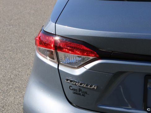 Used 2022 Toyota Corolla LE image 6