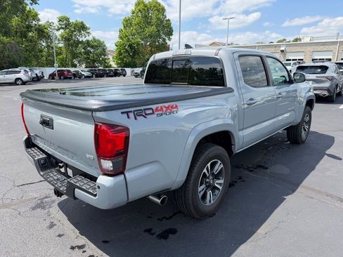 Used 2018 Toyota Tacoma TRD Sport w/ Technology Package AWD/4WD image 7
