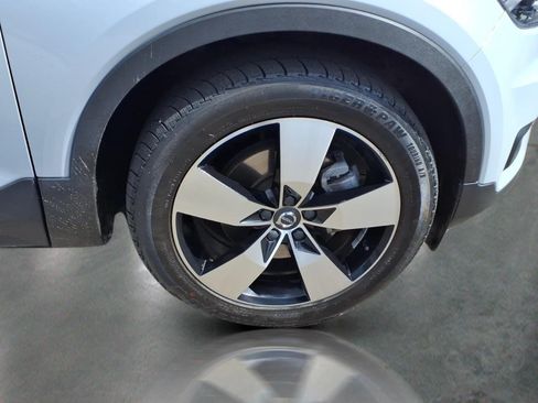 Used 2020 Volvo XC40 T5 Momentum w/ Protection Package Premier AWD/4WD image 10