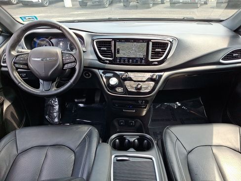 Used 2020 Chrysler Pacifica Touring-L Plus w/ S Appearance Package FWD image 11