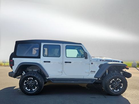 Used 2024 Jeep Wrangler Unlimited Rubicon w/ Technology Group AWD/4WD image 6