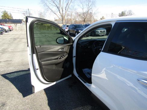 Used 2021 Buick Encore GX Preferred w/ Cold Weather Comfort Package image 16