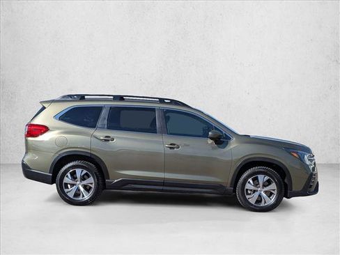 Used 2024 Subaru Ascent Premium w/ Convenience Package image 4