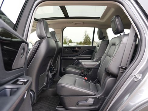 Used 2025 Lincoln Aviator Premiere w/ Equipment Group 101A image 24