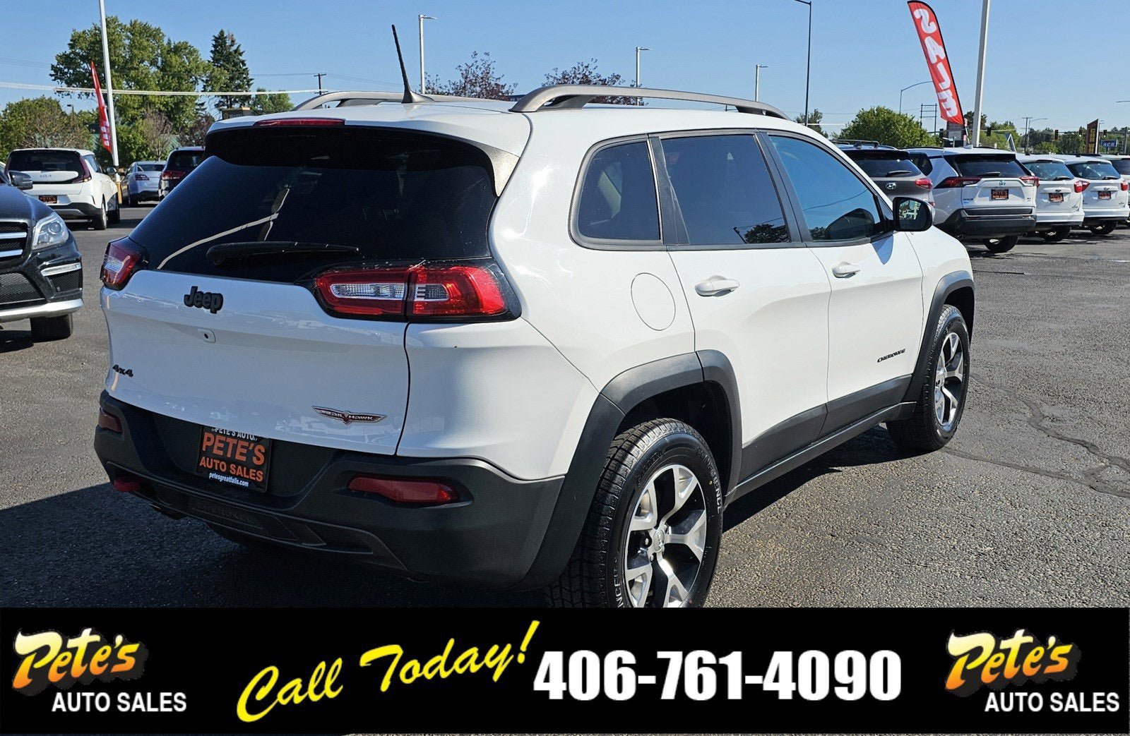 Used 2016 Jeep Cherokee Trailhawk AWD/4WD image 4