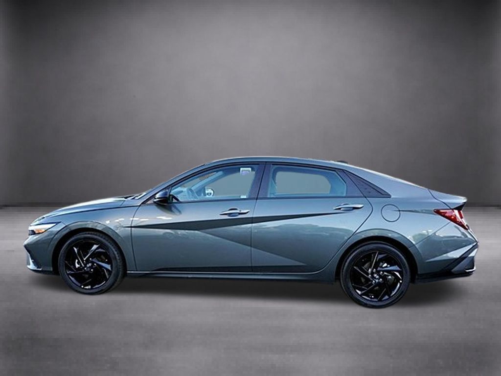 Certified 2026 Hyundai Elantra Sport FWD image 9