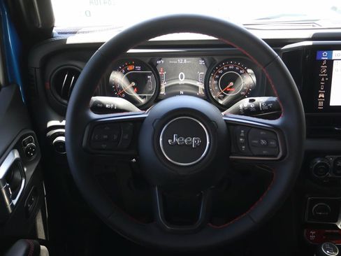 Used 2024 Jeep Wrangler Unlimited Rubicon AWD/4WD image 13