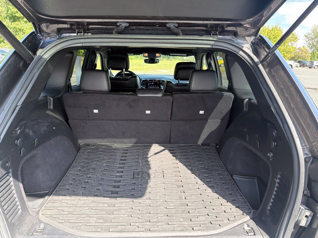 Used 2020 Jeep Grand Cherokee Altitude AWD/4WD image 9