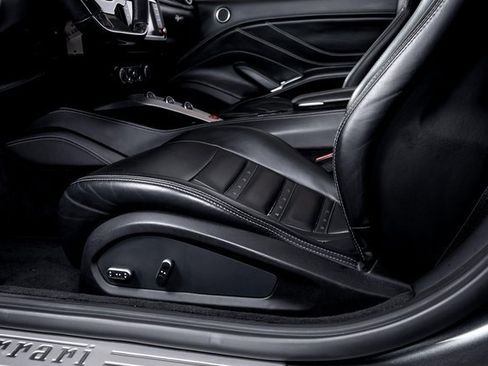 Used 2016 Ferrari California T image 26