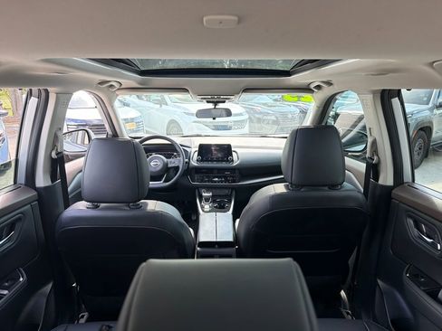 Used 2023 Nissan Rogue SV w/ SV Premium B Package image 36