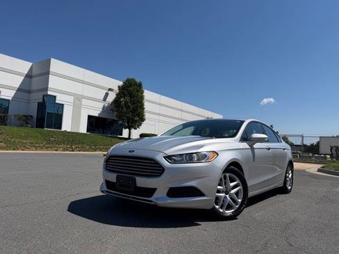 Used 2016 Ford Fusion SE FWD image 1