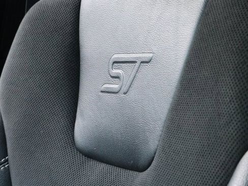 Used 2021 Ford Edge ST image 33