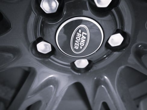 Used 2018 Land Rover Range Rover Velar S image 8