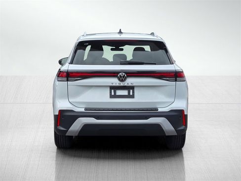 Used 2025 Volkswagen Tiguan S image 5