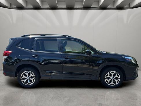 Used 2023 Subaru Forester Premium AWD/4WD image 6